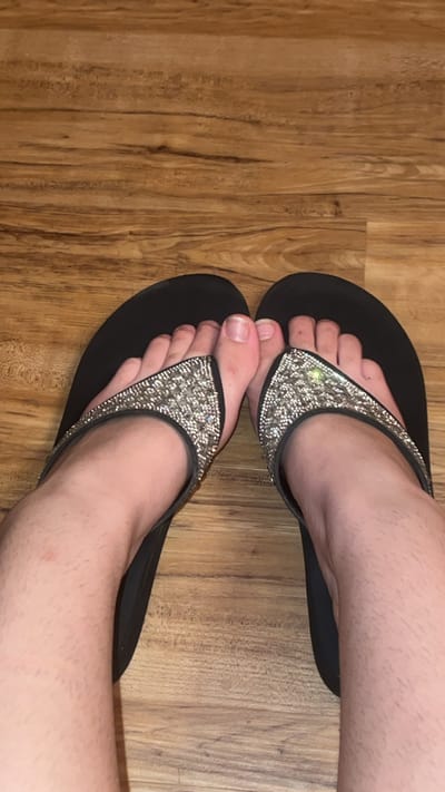 Petite Feet gallery photo #1